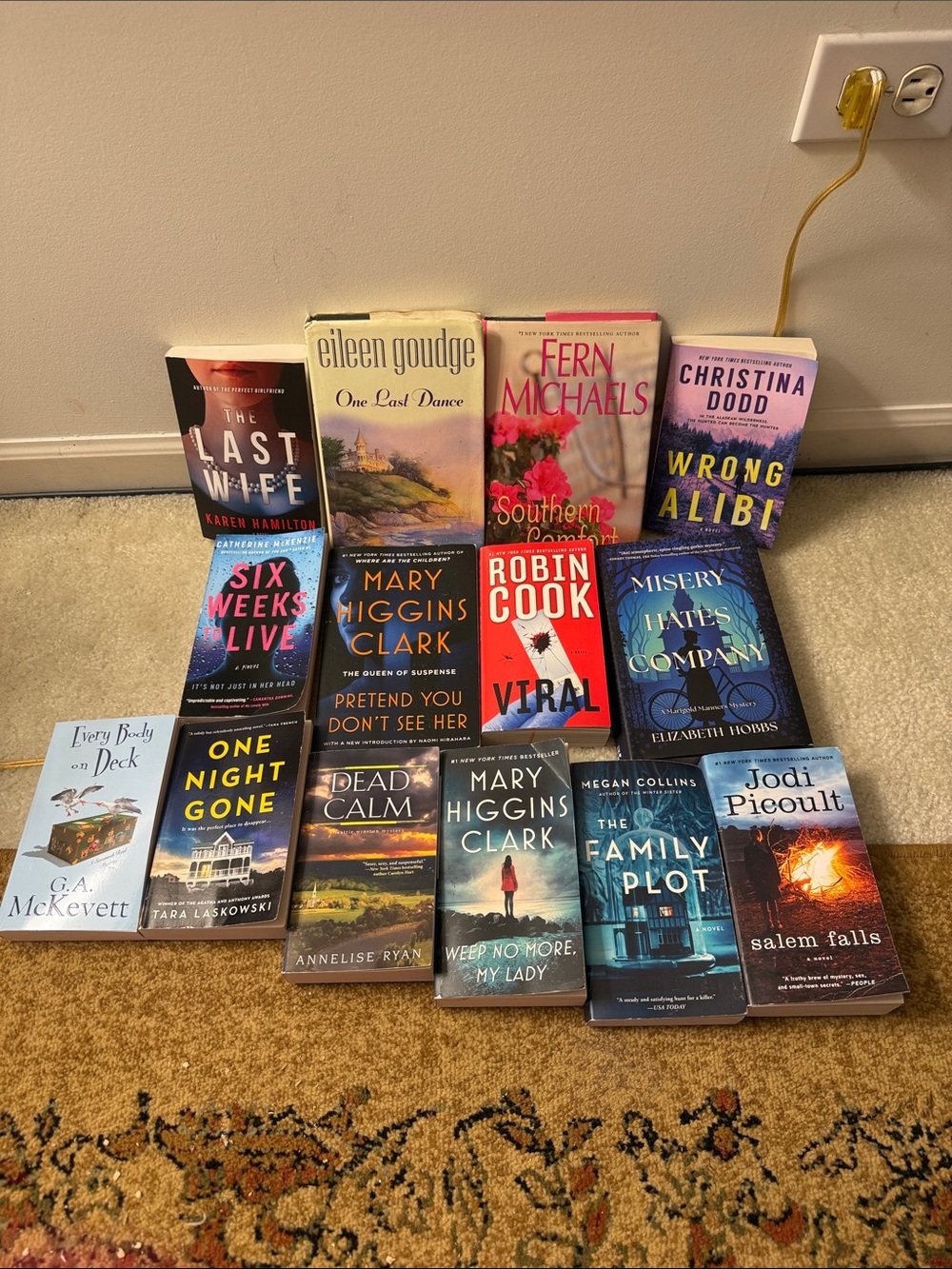 Assorted Paperback Mystery & Thriller Book Lot - Mixed Colors
